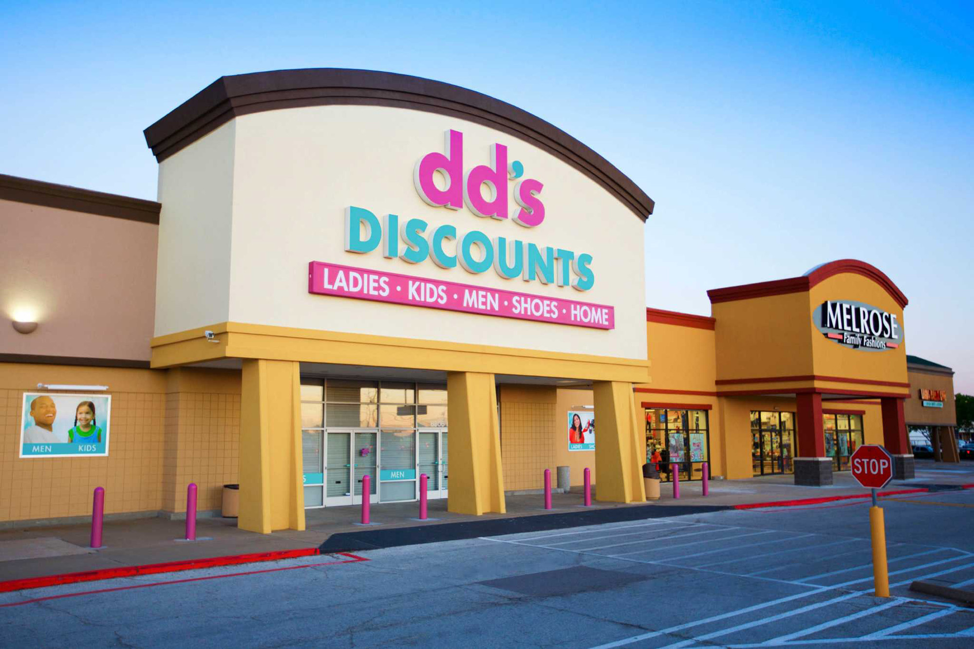 Exterior view of dd's Discounts