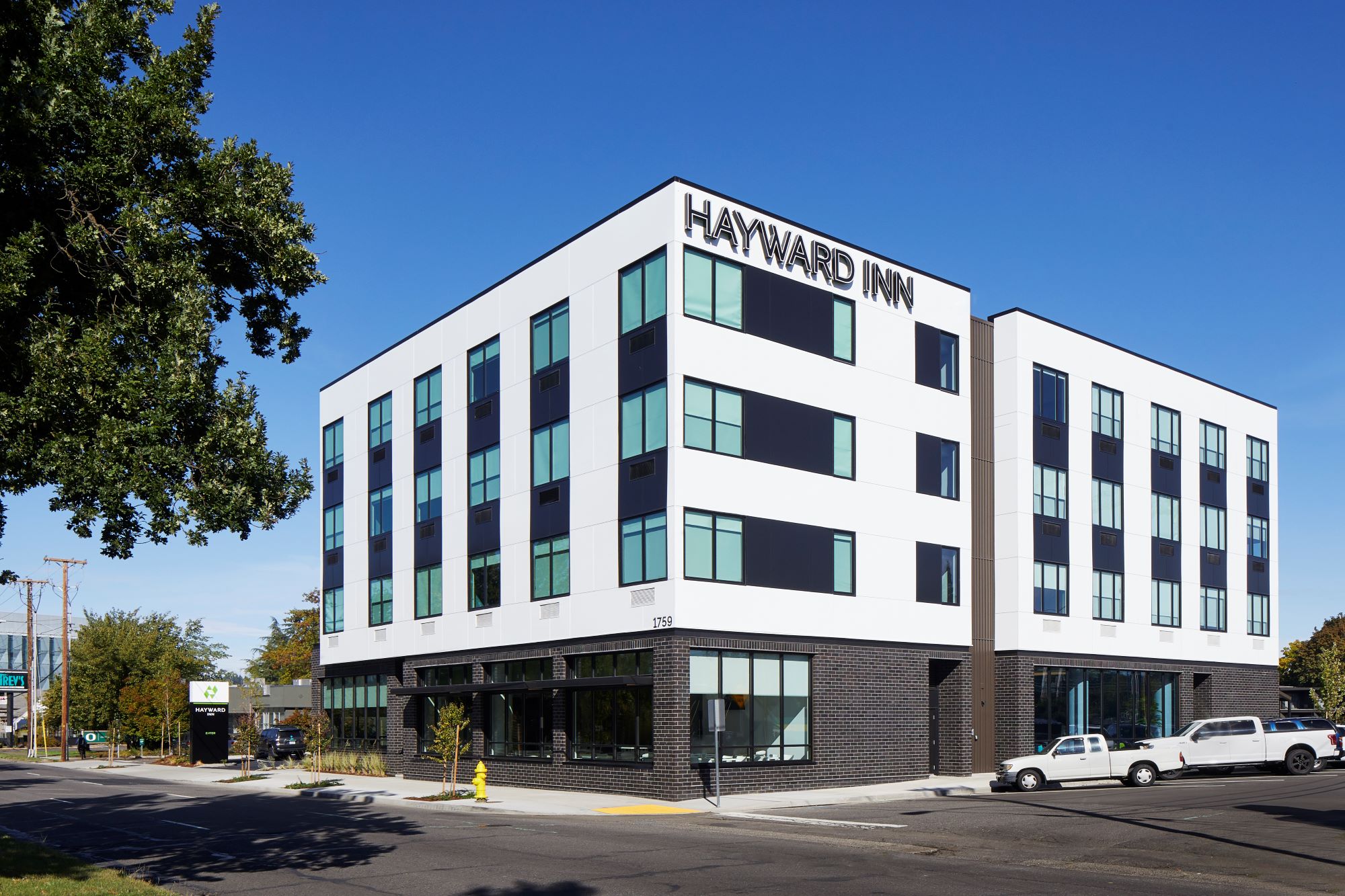 Hayward Inn hotel exterior photo of new hotel in Eugene Oregon